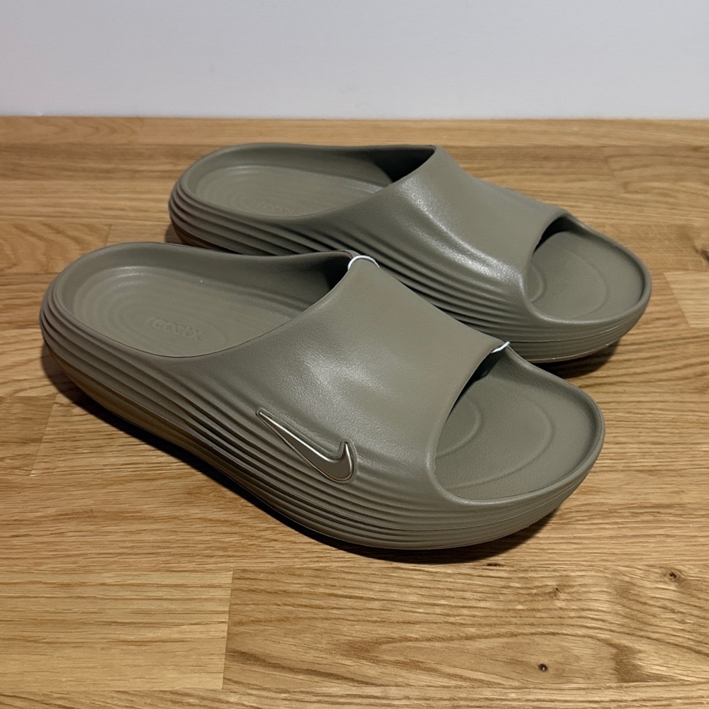 Brand new mens Nike React Rejuven8 size 9 Slide Sandals